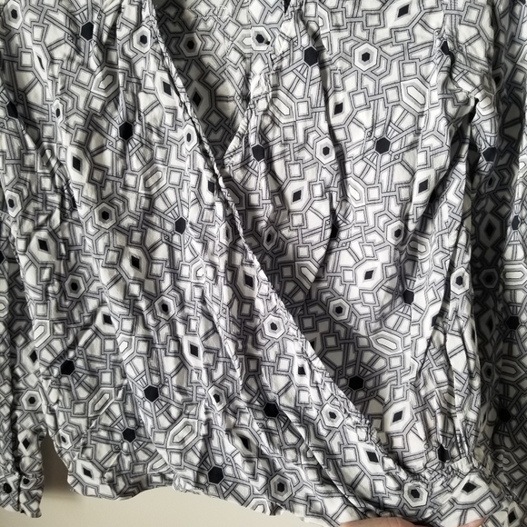 Jessica Simpson Women's Clover Geometric Print Blouse Size XS Gray/Navy - Picture 11 of 16